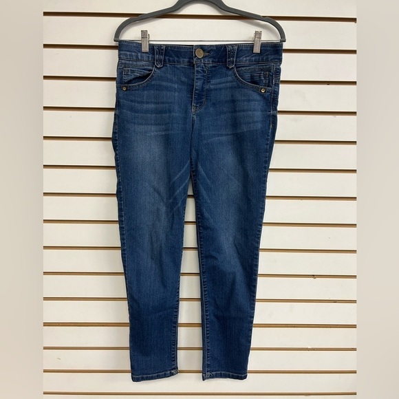 Democracy‎ “Ab” Solution Medium Wash Straight Leg Ankle Taper Jeans - Size 8 - Picture 1 of 10